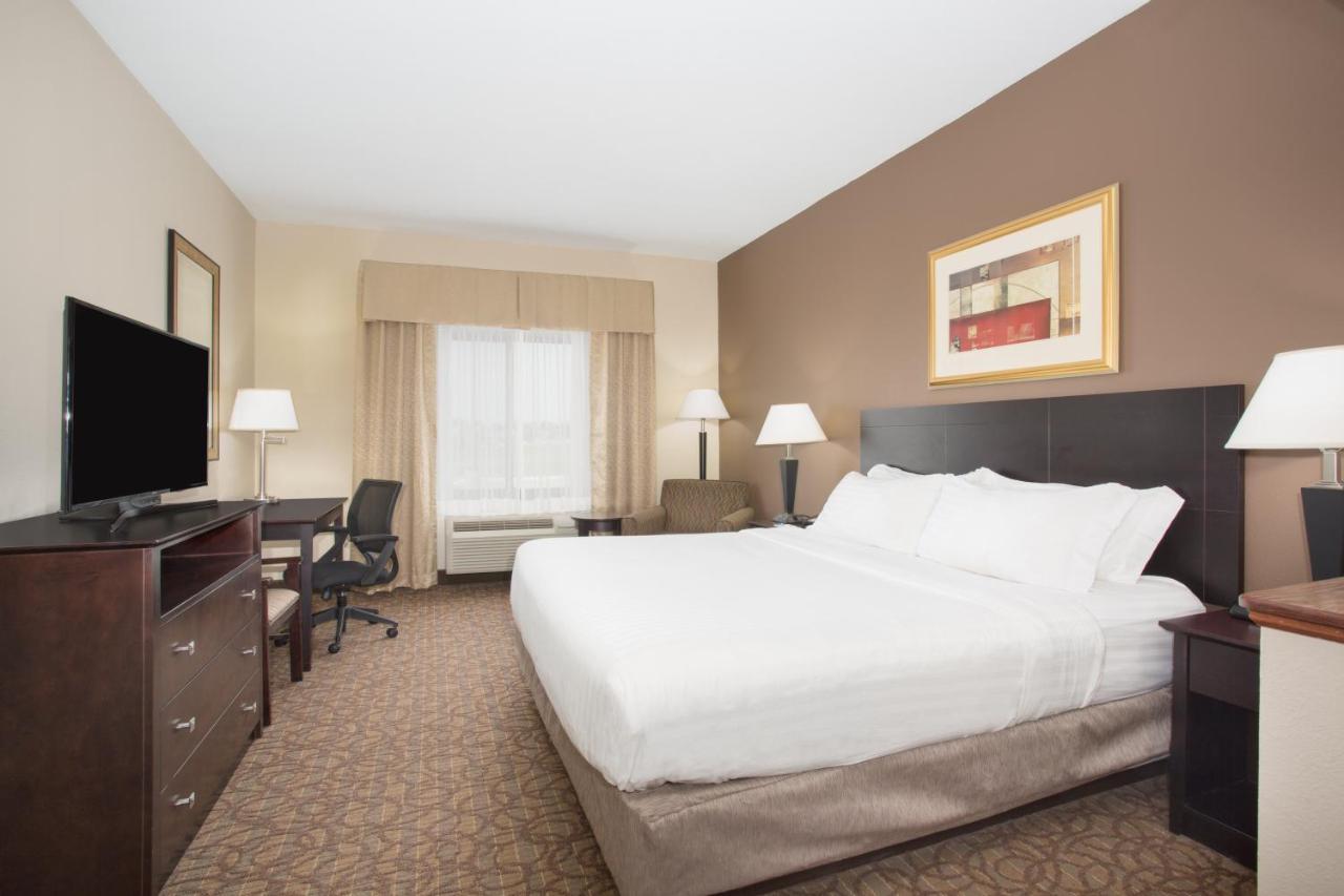 Holiday Inn Express Hotel & Suites Concordia Us 81 By Ihg מראה חיצוני תמונה