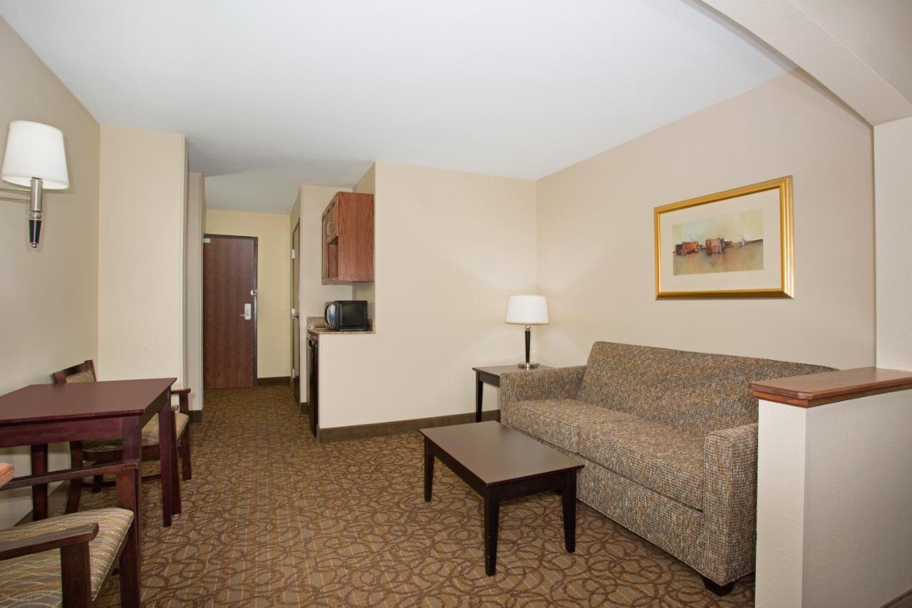 Holiday Inn Express Hotel & Suites Concordia Us 81 By Ihg מראה חיצוני תמונה
