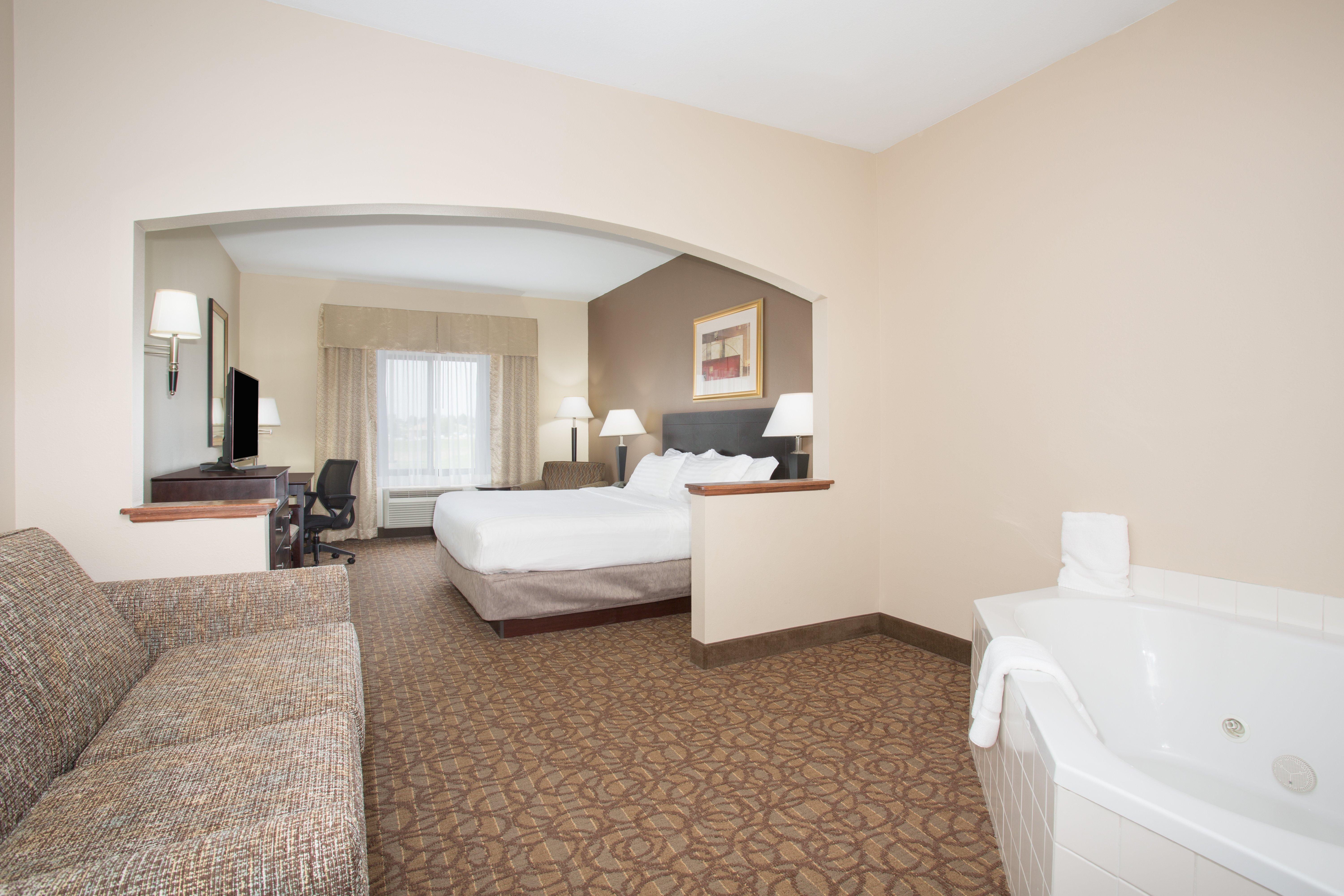 Holiday Inn Express Hotel & Suites Concordia Us 81 By Ihg מראה חיצוני תמונה