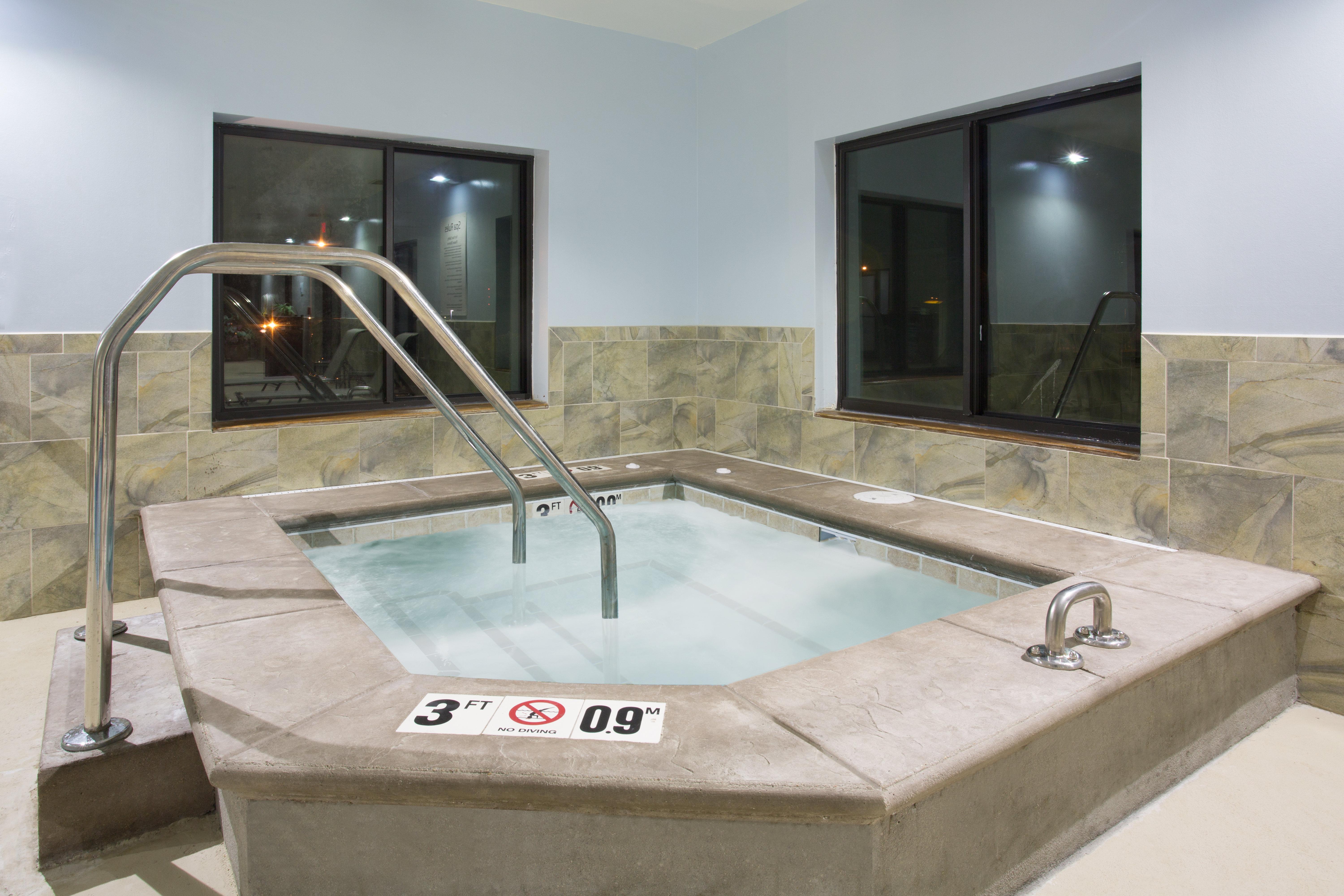 Holiday Inn Express Hotel & Suites Concordia Us 81 By Ihg מראה חיצוני תמונה