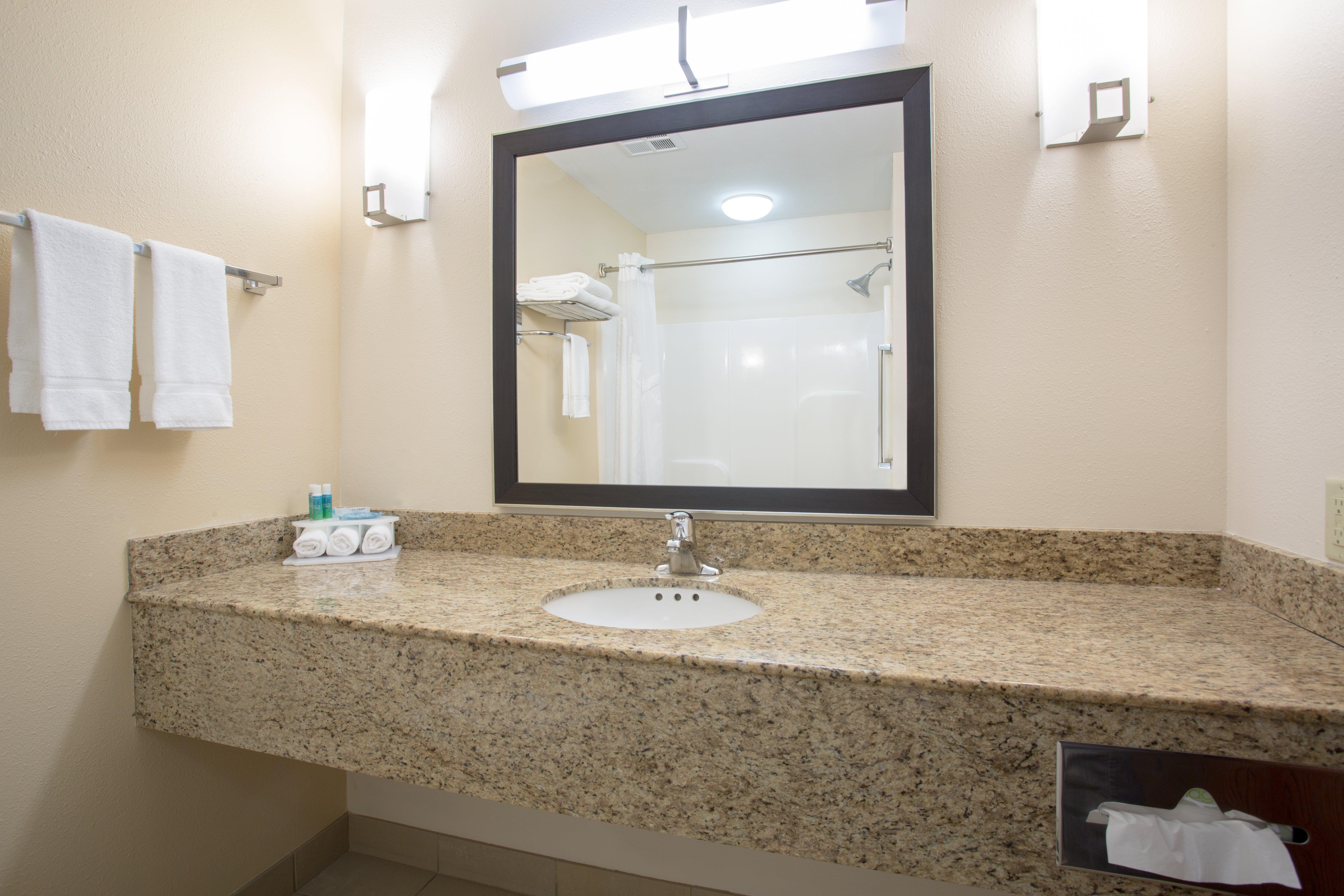 Holiday Inn Express Hotel & Suites Concordia Us 81 By Ihg מראה חיצוני תמונה