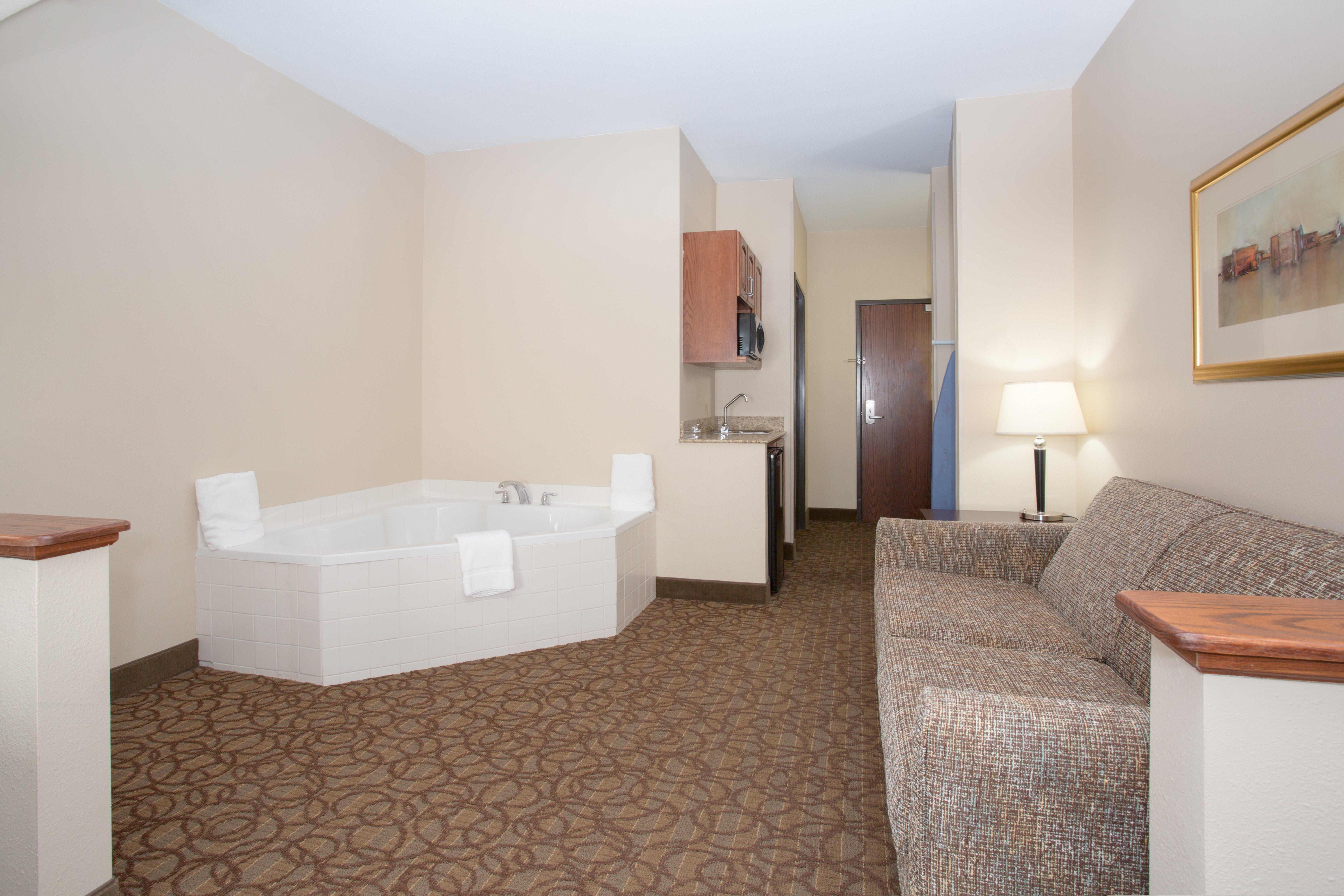 Holiday Inn Express Hotel & Suites Concordia Us 81 By Ihg מראה חיצוני תמונה