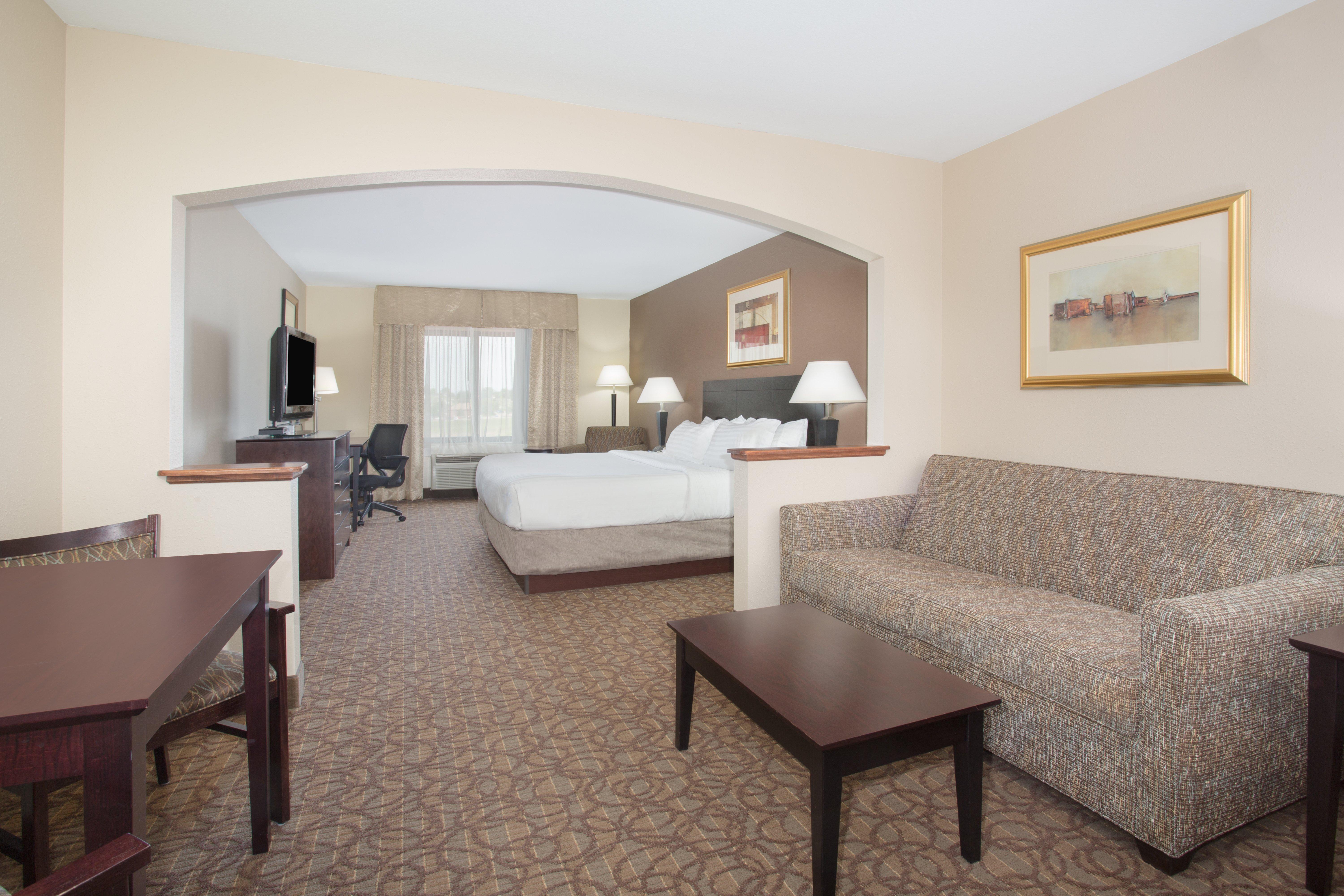 Holiday Inn Express Hotel & Suites Concordia Us 81 By Ihg מראה חיצוני תמונה