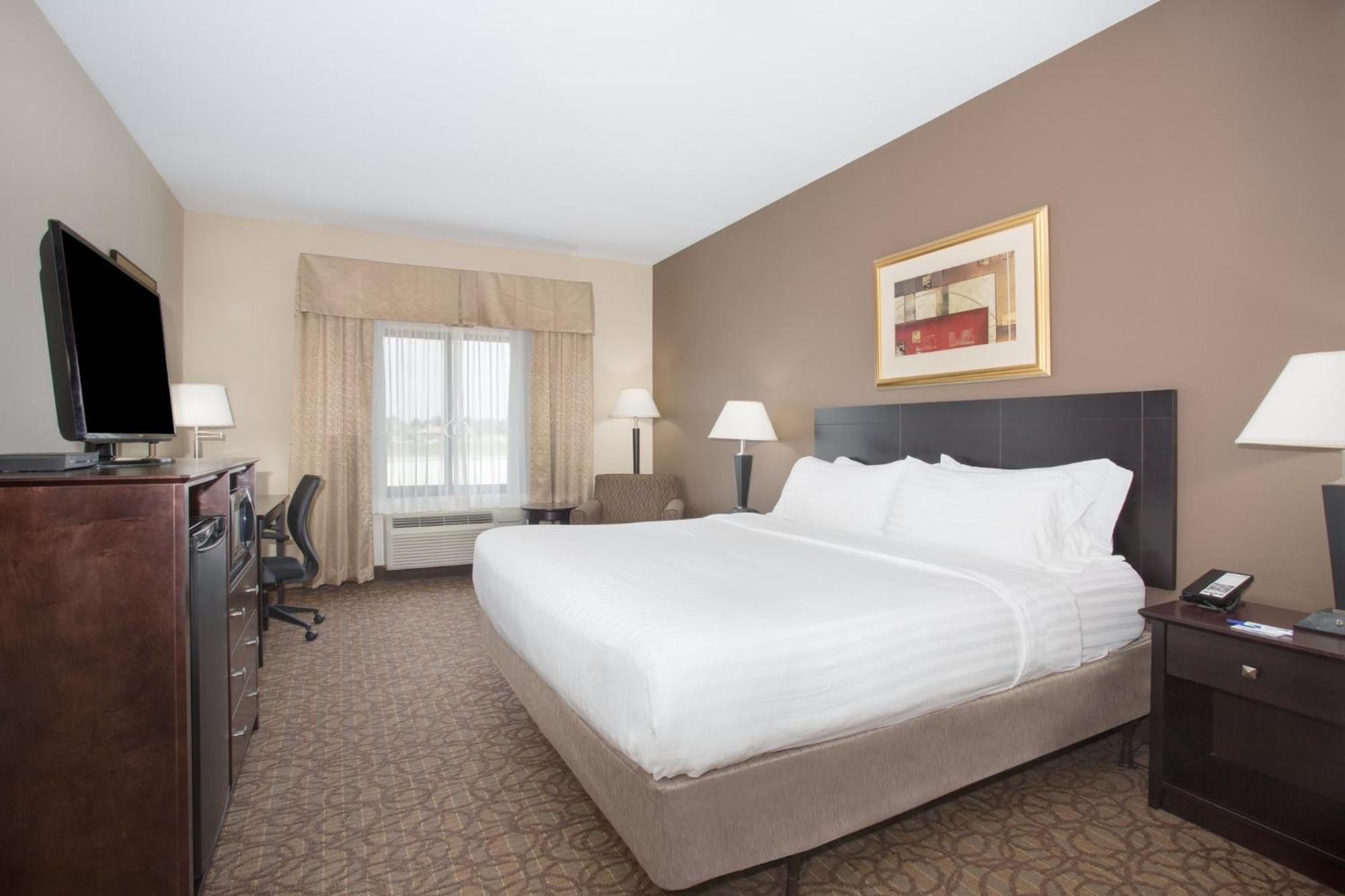 Holiday Inn Express Hotel & Suites Concordia Us 81 By Ihg מראה חיצוני תמונה