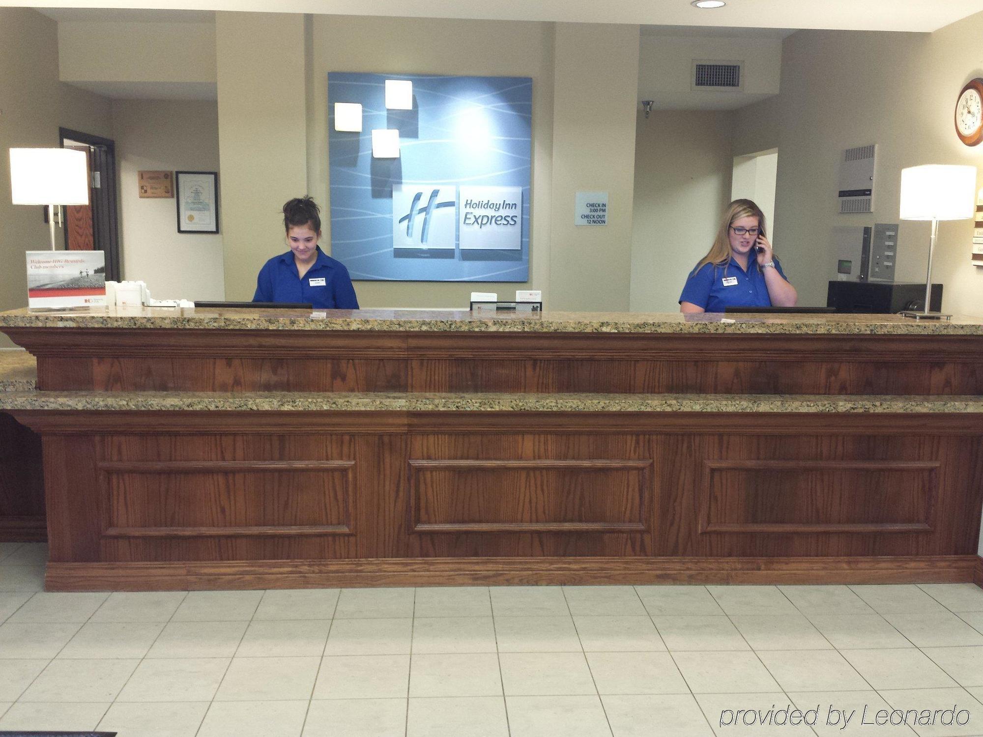 Holiday Inn Express Hotel & Suites Concordia Us 81 By Ihg מראה חיצוני תמונה