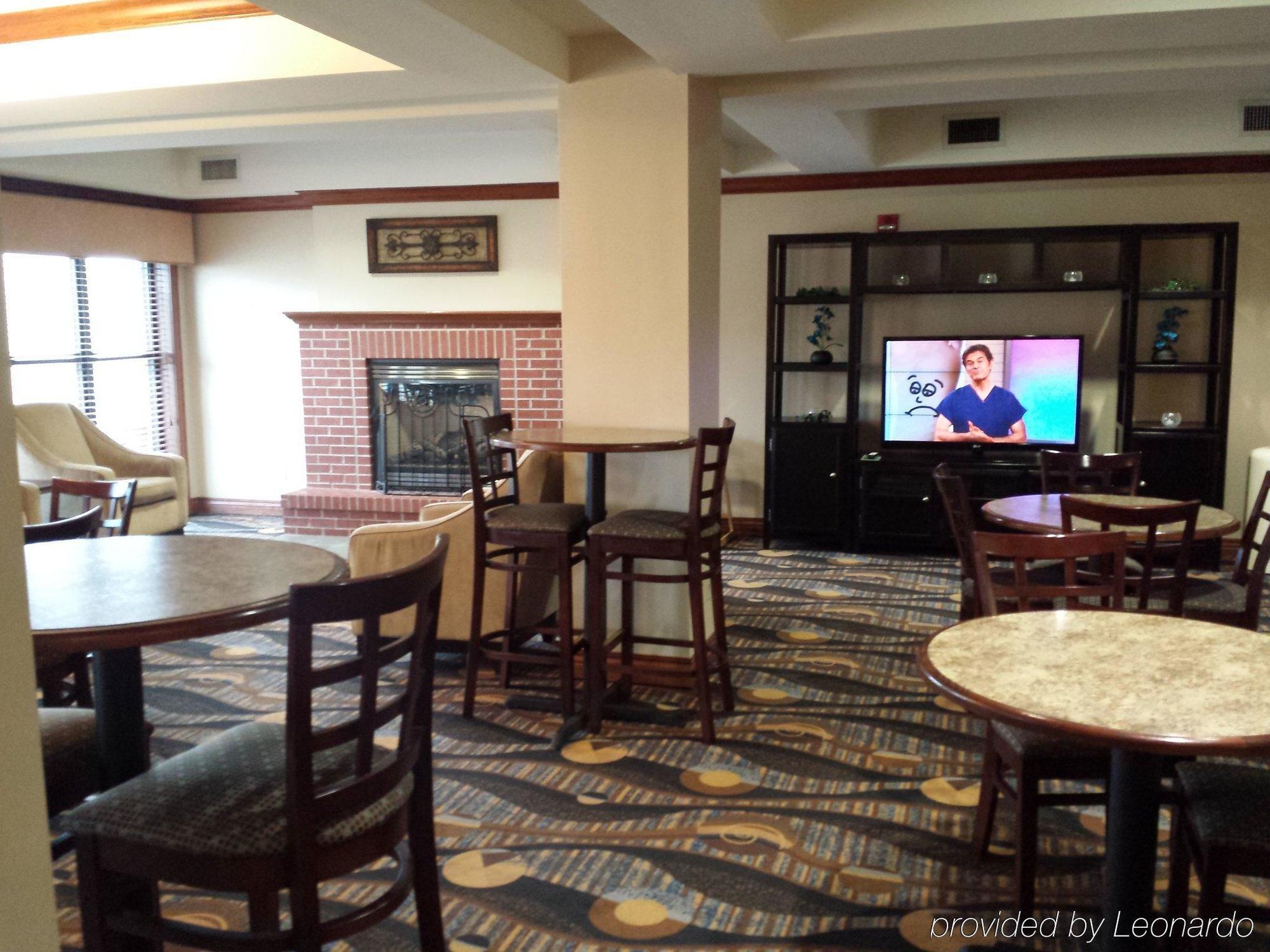 Holiday Inn Express Hotel & Suites Concordia Us 81 By Ihg מראה חיצוני תמונה