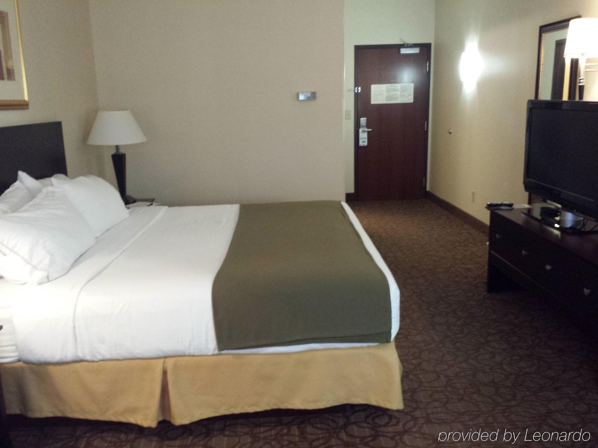 Holiday Inn Express Hotel & Suites Concordia Us 81 By Ihg מראה חיצוני תמונה