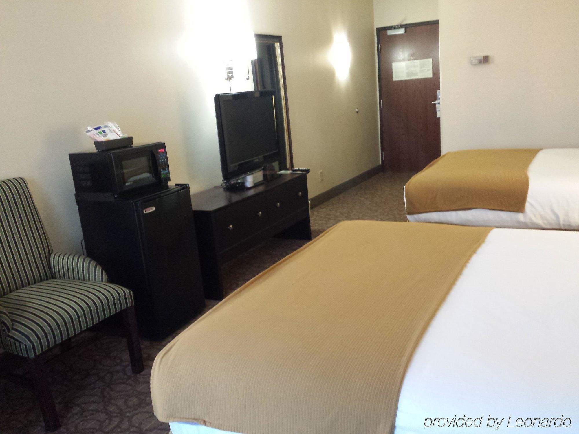 Holiday Inn Express Hotel & Suites Concordia Us 81 By Ihg מראה חיצוני תמונה
