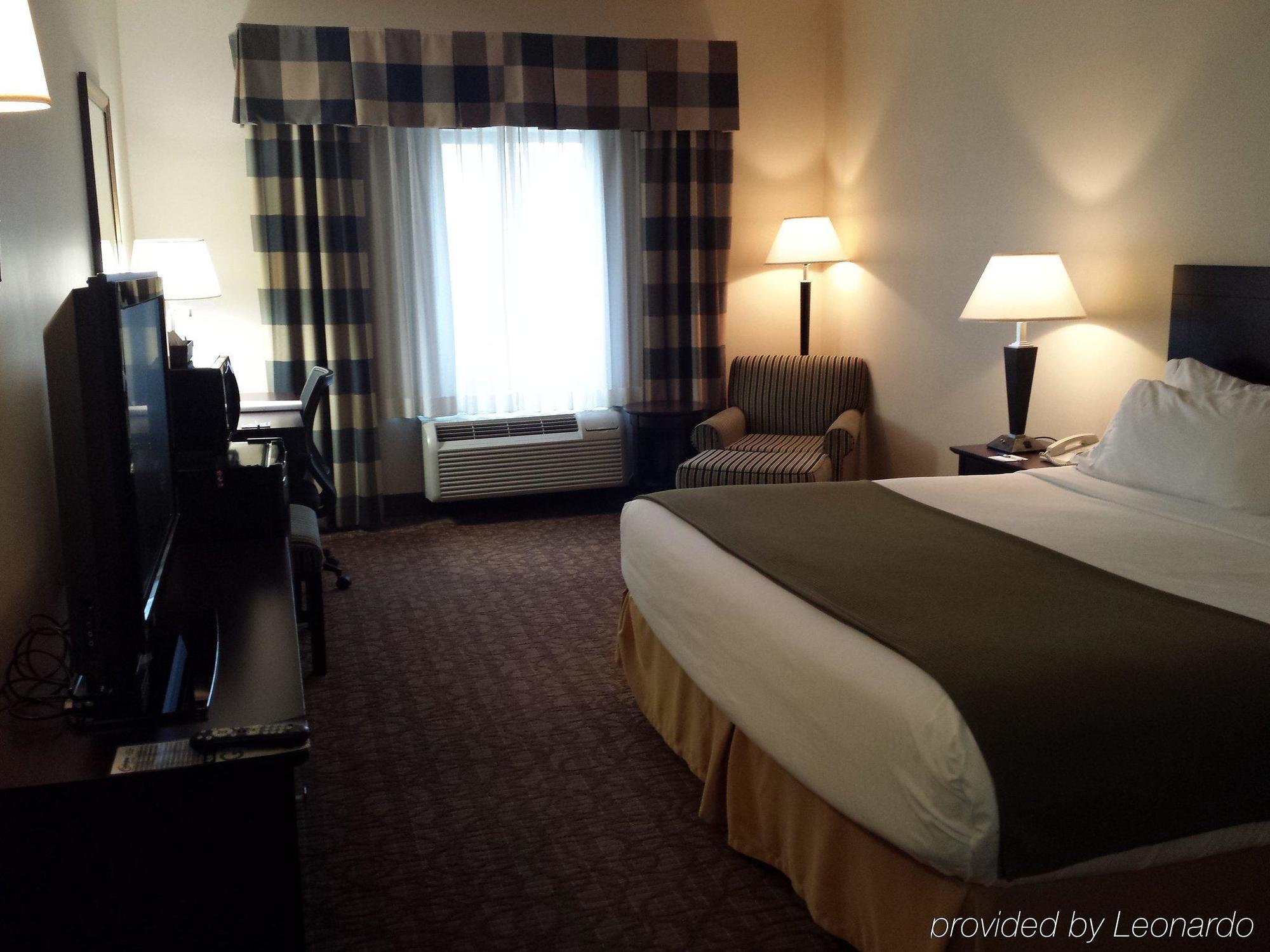 Holiday Inn Express Hotel & Suites Concordia Us 81 By Ihg מראה חיצוני תמונה