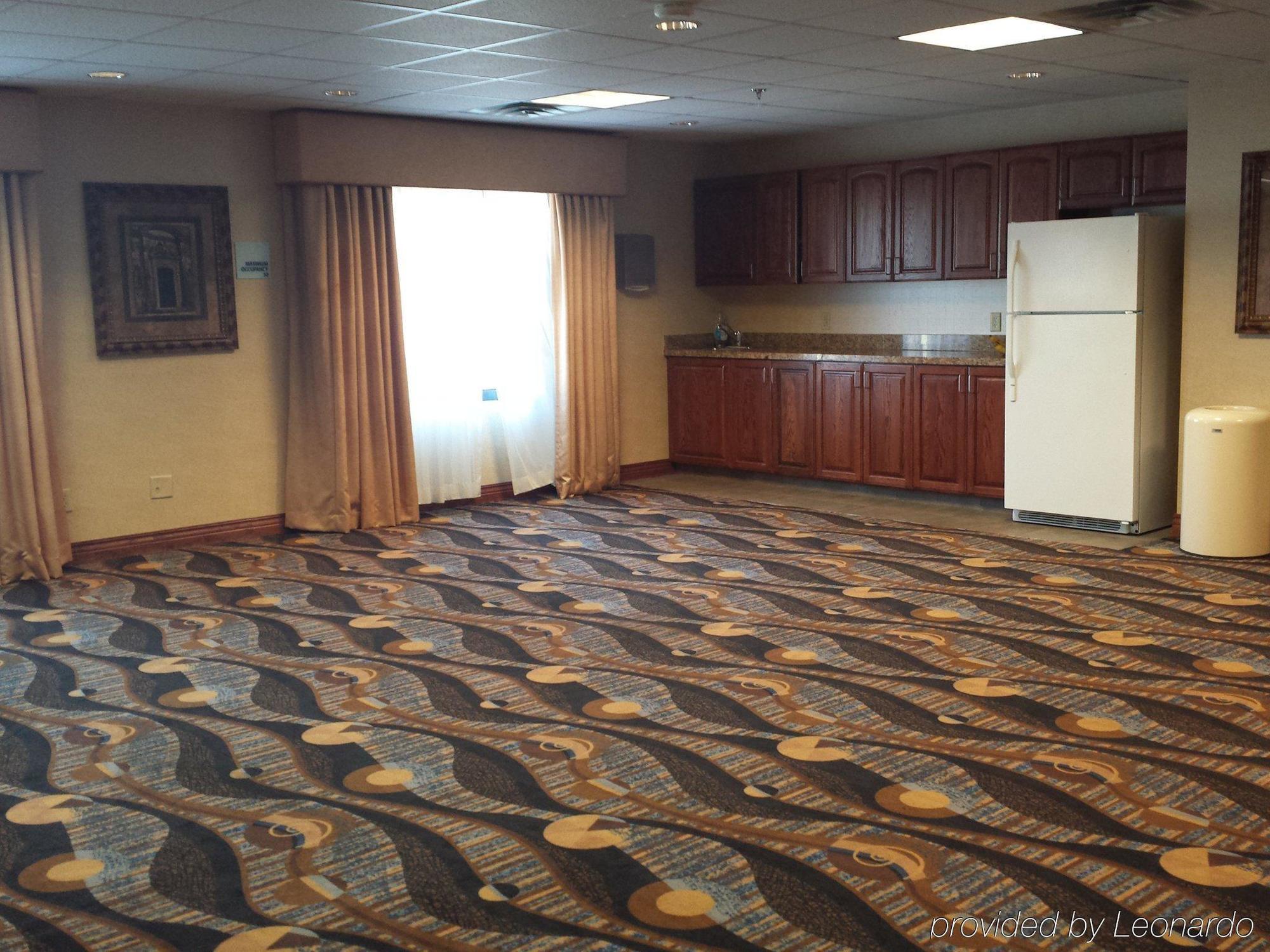 Holiday Inn Express Hotel & Suites Concordia Us 81 By Ihg מראה חיצוני תמונה