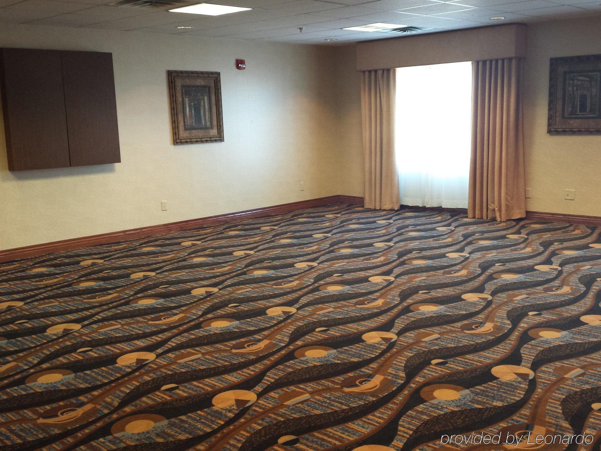 Holiday Inn Express Hotel & Suites Concordia Us 81 By Ihg מראה חיצוני תמונה