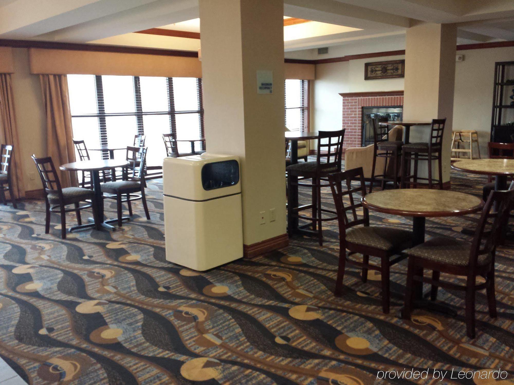 Holiday Inn Express Hotel & Suites Concordia Us 81 By Ihg מראה חיצוני תמונה