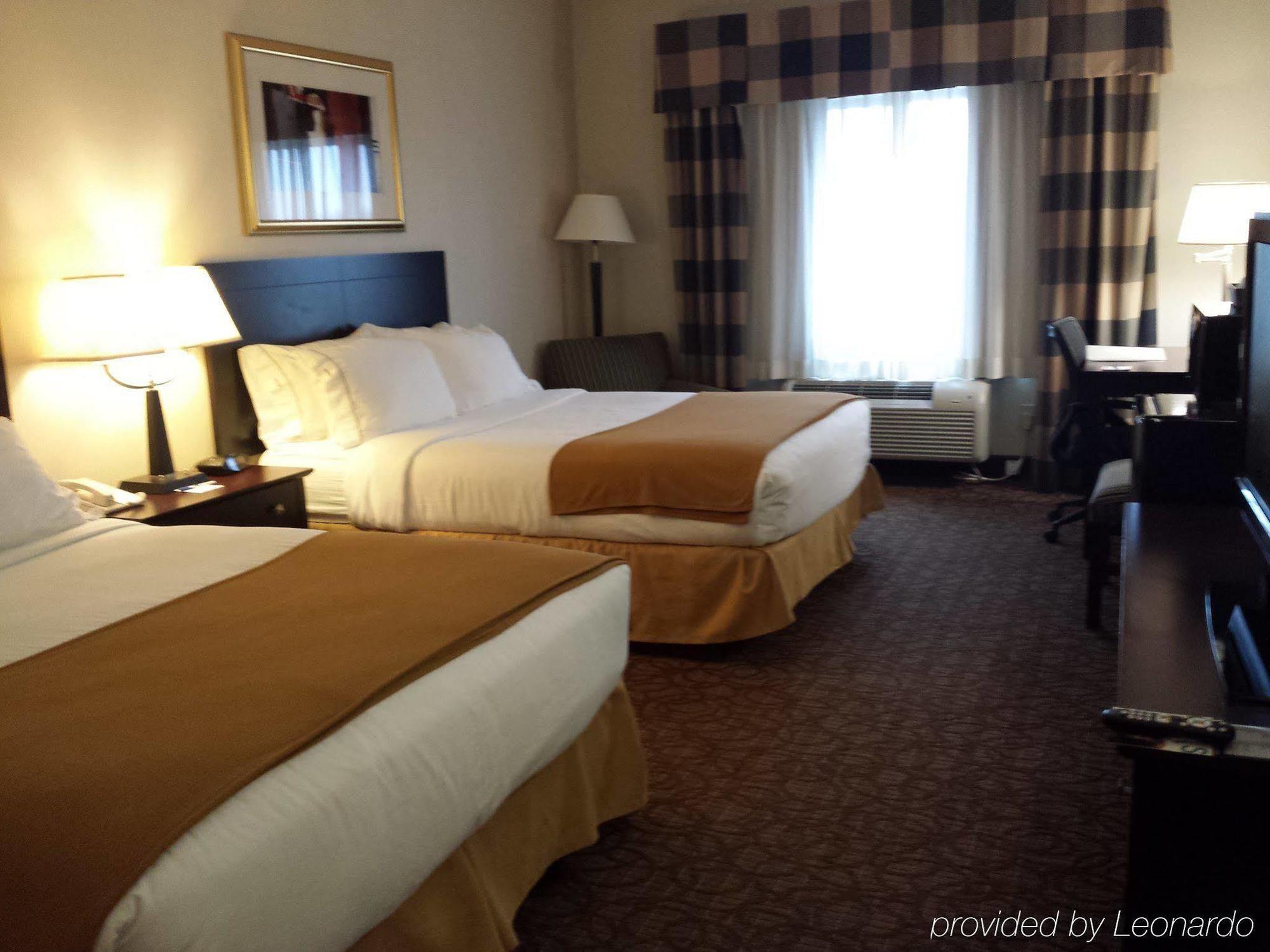 Holiday Inn Express Hotel & Suites Concordia Us 81 By Ihg מראה חיצוני תמונה