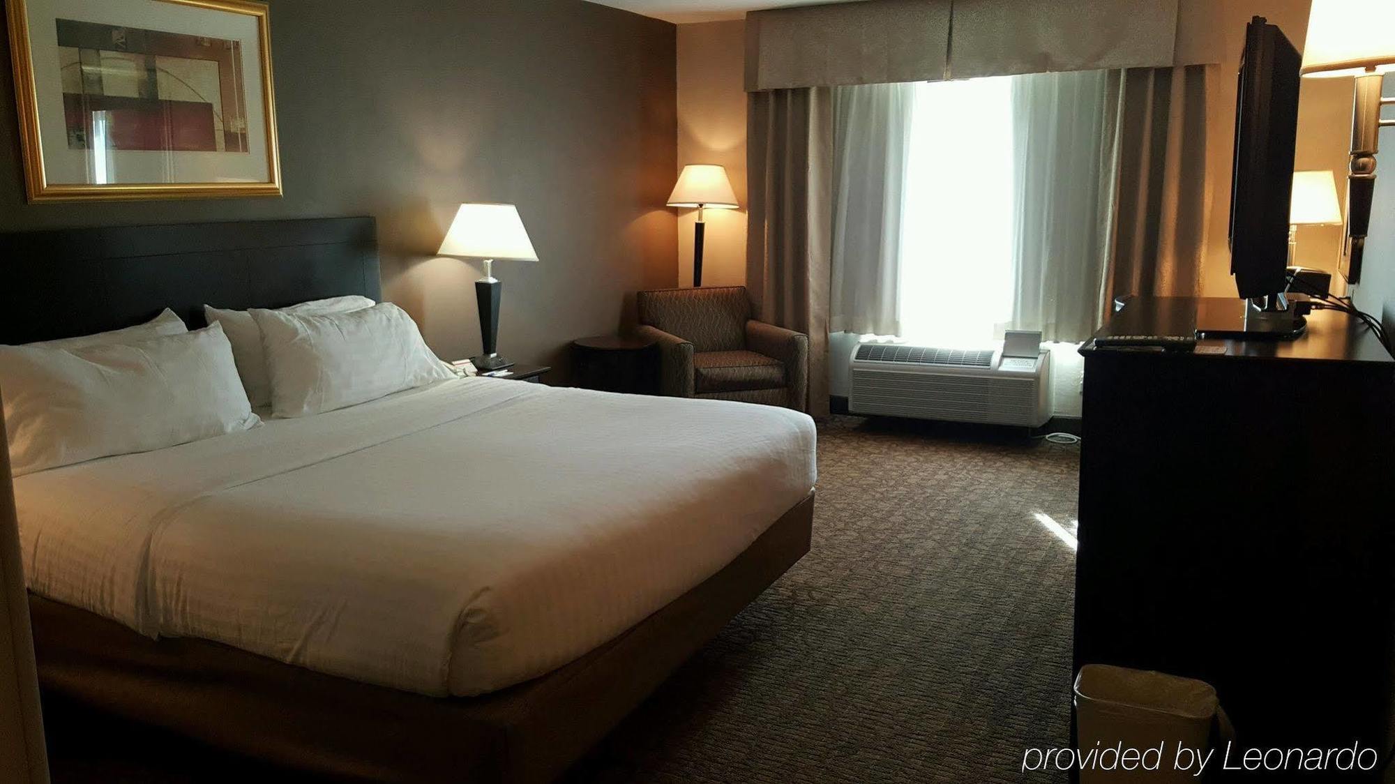Holiday Inn Express Hotel & Suites Concordia Us 81 By Ihg מראה חיצוני תמונה