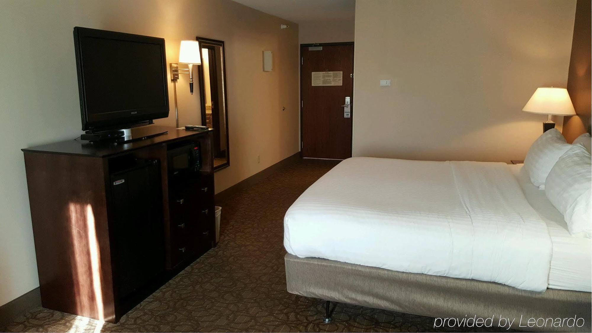 Holiday Inn Express Hotel & Suites Concordia Us 81 By Ihg מראה חיצוני תמונה