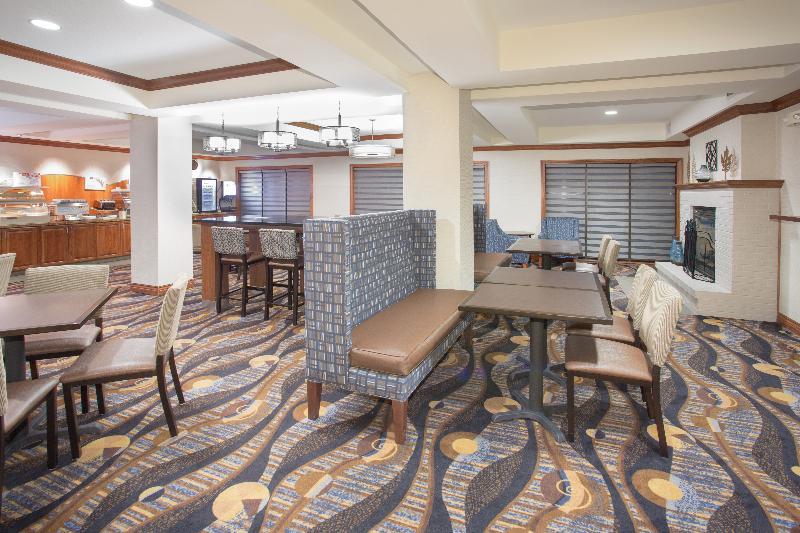 Holiday Inn Express Hotel & Suites Concordia Us 81 By Ihg מראה חיצוני תמונה